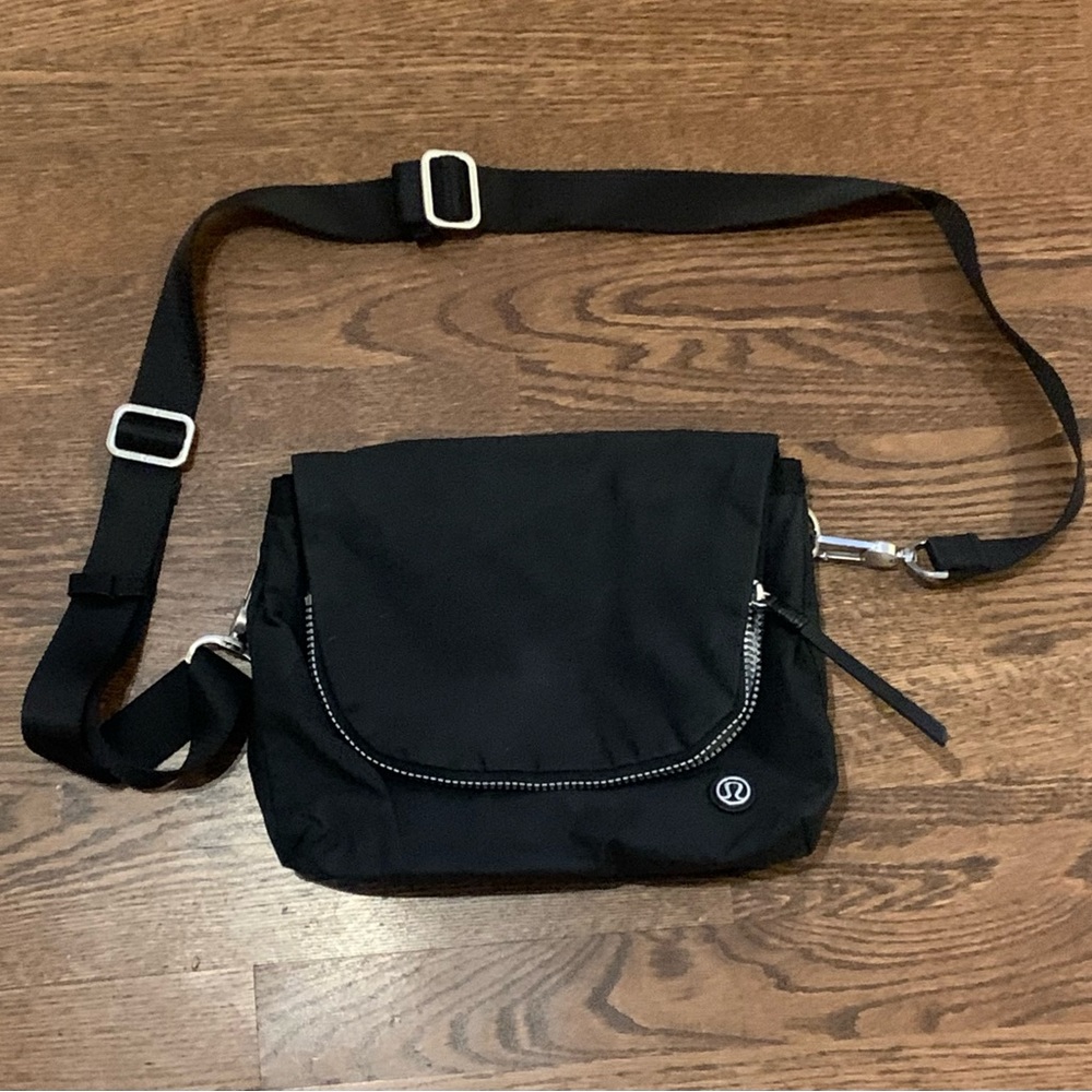 Lululemon Go Your Om Way Crossbody/Waist Bag- black